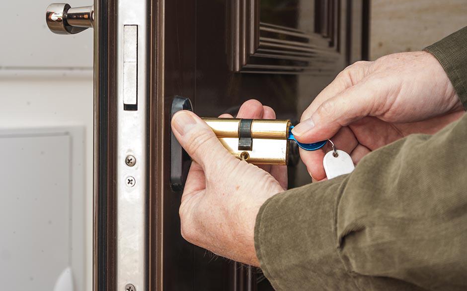  changer une serrure de porte Vachette Rambouillet